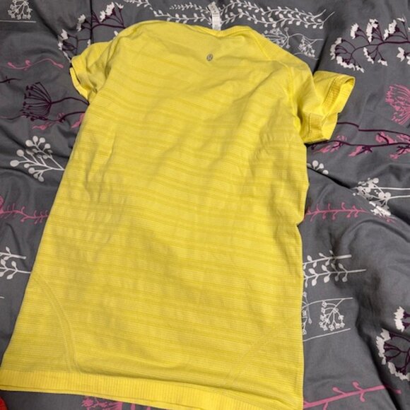 Lululemon Run swiftly T shirt size 10 - Picture 4 of 4